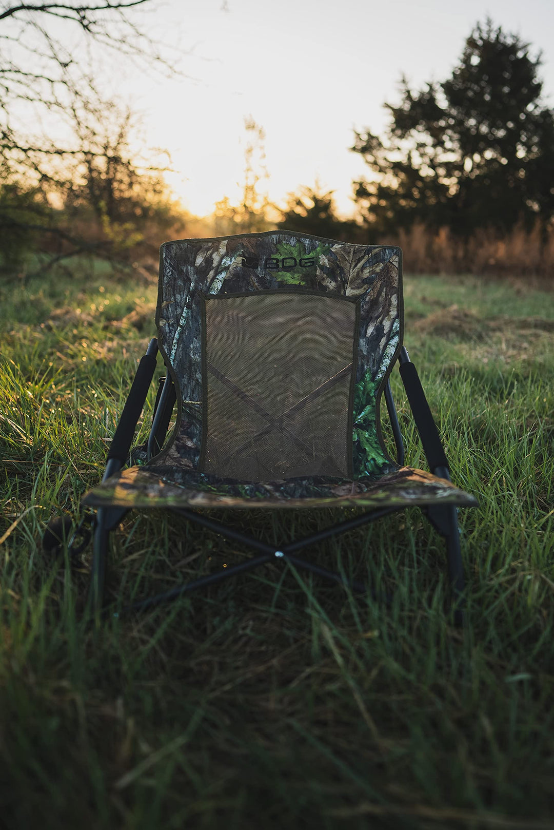 BOG Low Profile Turkey Ground Blind Chair with Rugged Construction, Aluminum Frame, Extended Seat Area & Ameristep Outdoors Mossy Oak Hunting Blinds Treestands Blinds, Mossy Oak Obsession