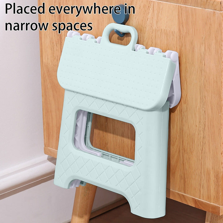 WKSCLPAI Househeld Folding Step Stool, Non-Slip Plastic Foldable Stool with Portable Handle, Lightweight Small Garden Stool for Space Saving, Light Blue and White