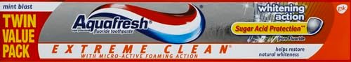 Aquafresh Extreme Clean Whitening Action Fluoride Toothpaste, Mint Blast, 5.6 oz (Pack of 2)