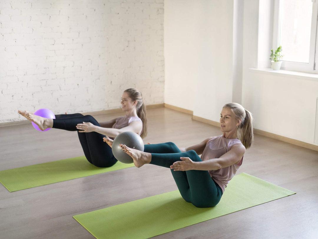 CIZEBO Small Exercise Ball for Between Knees, 6 inch Pilates Ball with Pump, Mini Yoga Core Ball Physical Therapy, Purple
