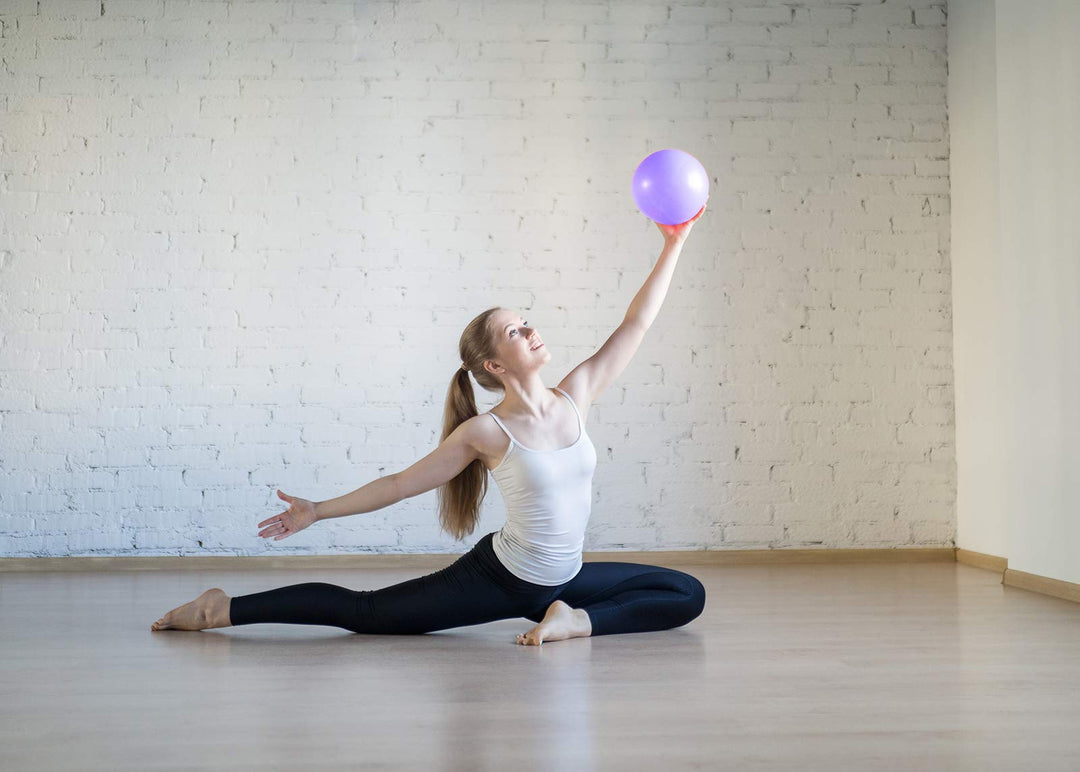 CIZEBO Small Exercise Ball for Between Knees, 6 inch Pilates Ball with Pump, Mini Yoga Core Ball Physical Therapy, Purple