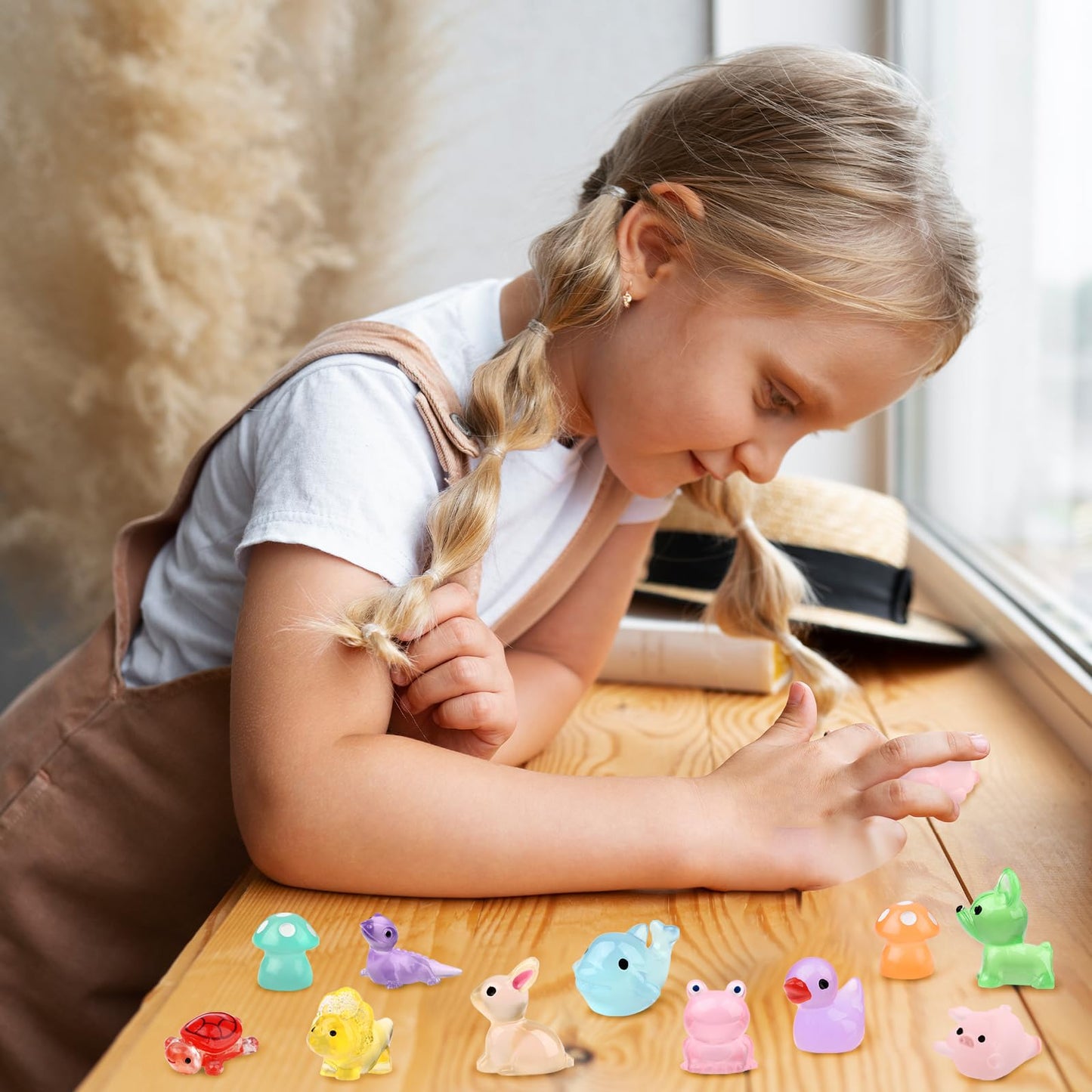 150 Pcs Mini Resin Animals Luminous Mini Animals Luminous Mini Resin Animals Glow in The Dark Figurines Mini Ducks Frogs Rabbits Turtle Lizard Tiny Toy Animal for Landscape Garden Dollhouse Decoration