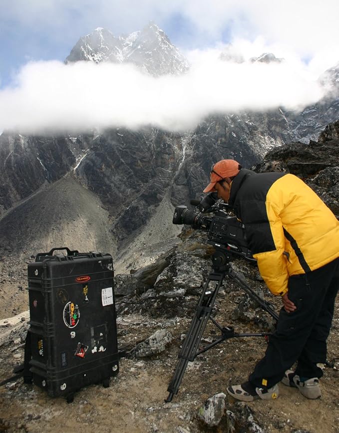 Pelican 1650 Camera Case With Foam, Desert Tan