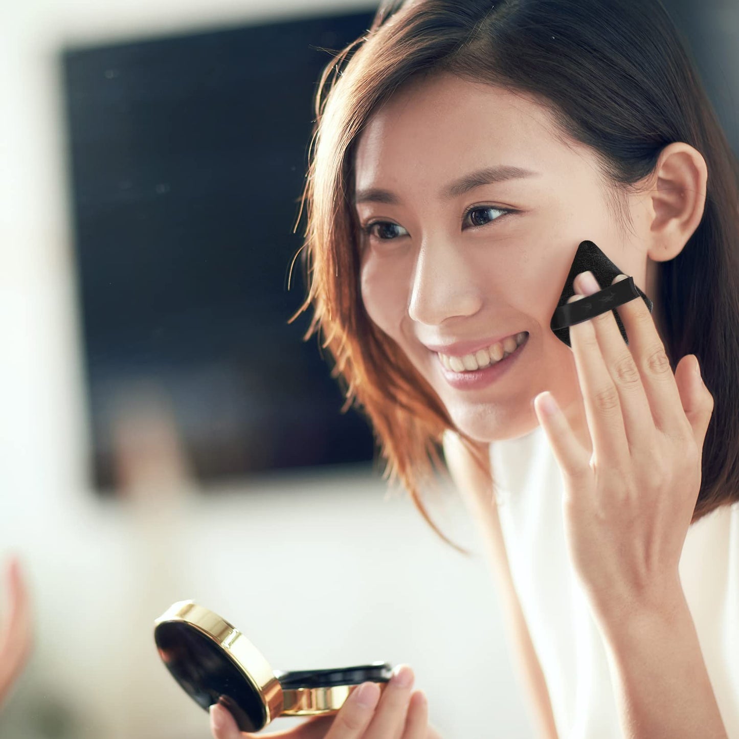 16 Pcs Triangle Makeup Puffs, Soft Cosmetic Foundation Powder Sponge Cushion Puffs for Loose Powder Wet Dry Makeup - 4 Colors