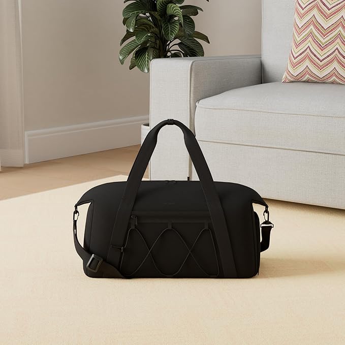 BAGSMART Gym Bag With Shoe Compartment & Wet Pocket, Lightweight Sports Travel Duffel Bag, Carry On Bag Weekender Overnight Bag, Water Resistant Sports Gym Tote Bags Swimming Yoga, Black