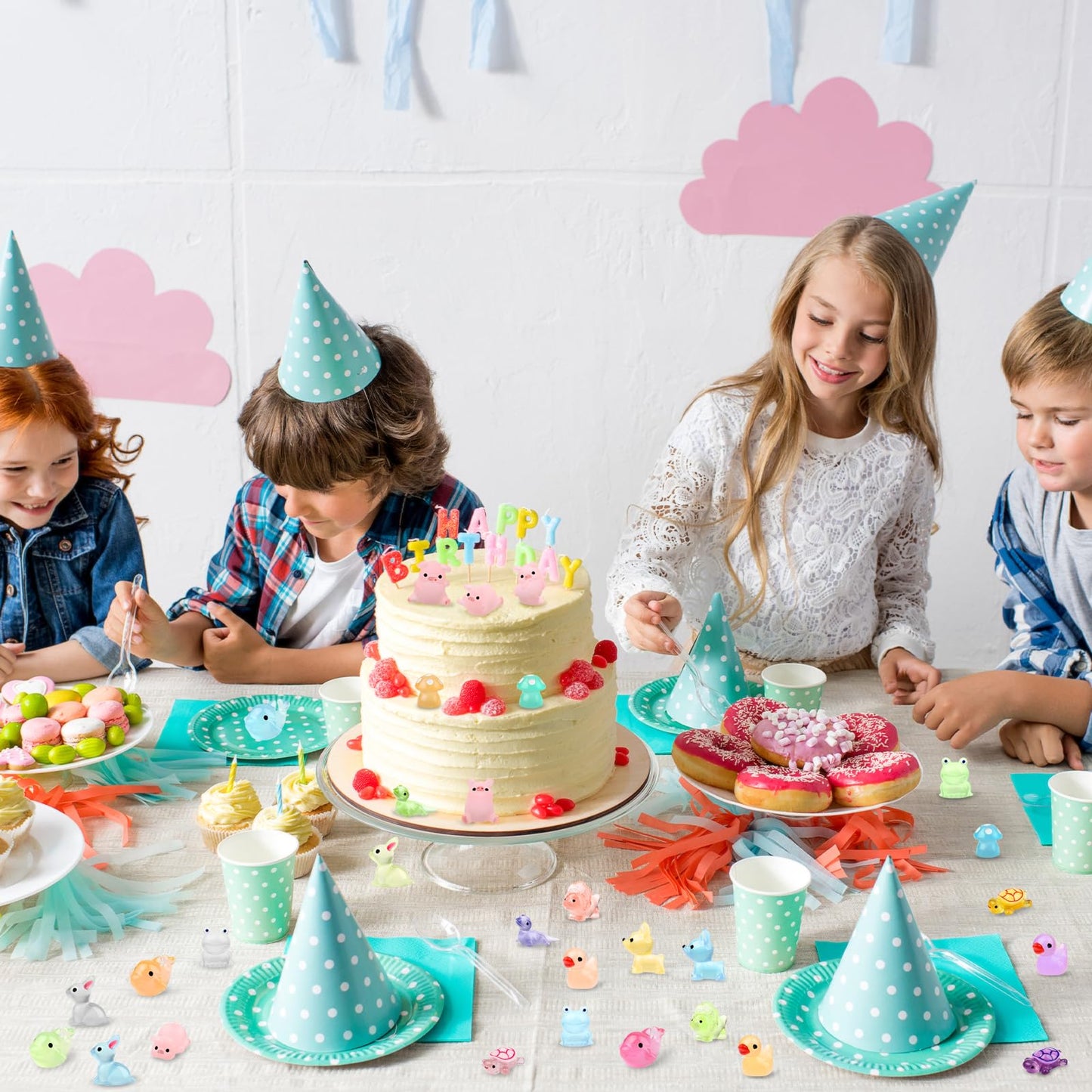 150 Pcs Mini Resin Animals Luminous Mini Animals Luminous Mini Resin Animals Glow in The Dark Figurines Mini Ducks Frogs Rabbits Turtle Lizard Tiny Toy Animal for Landscape Garden Dollhouse Decoration