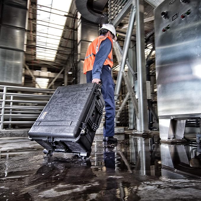 Pelican 1650 Rolling Case No Foam (Black)