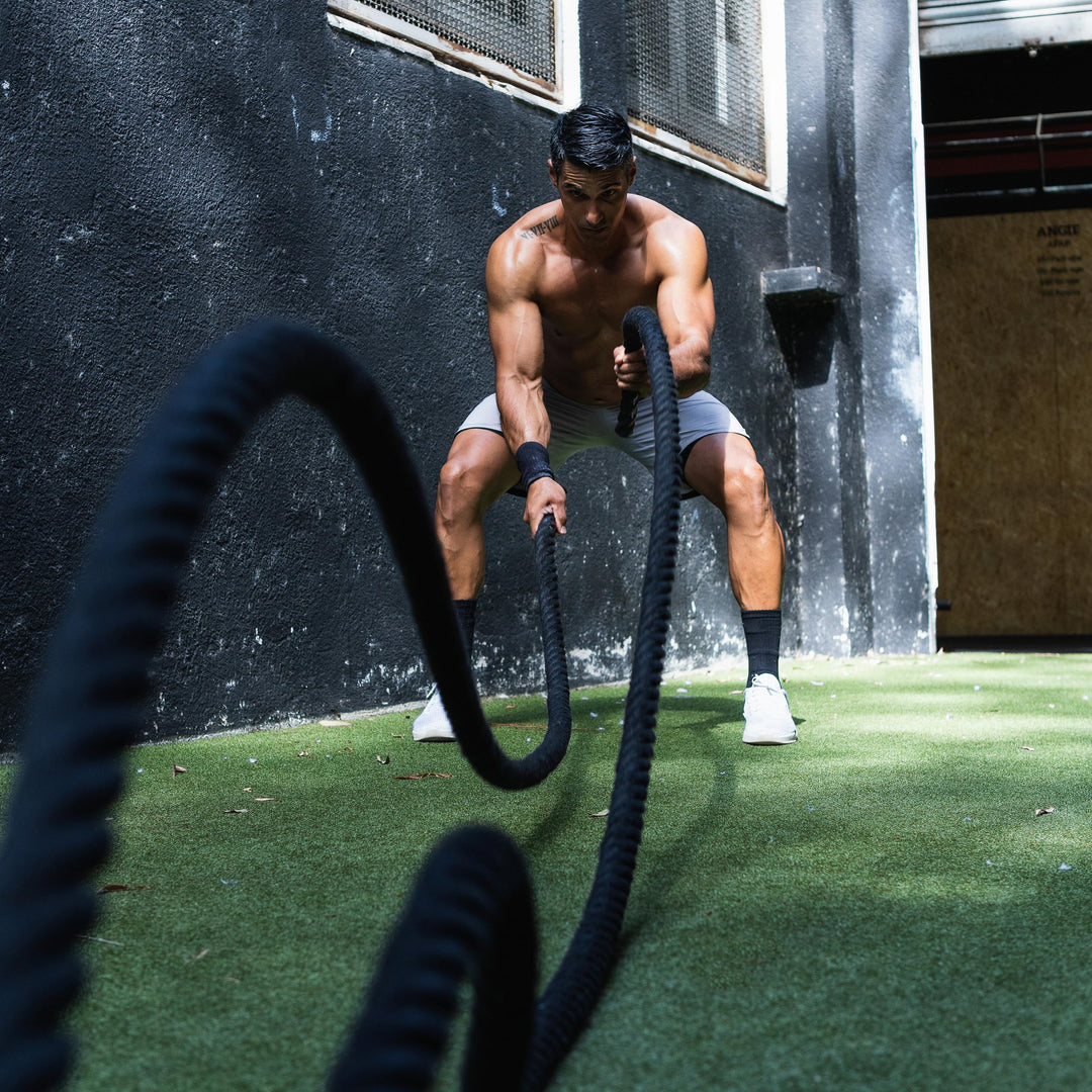 Get Out!™ Workout Fitness Climbing Rope 20’ Foot x 1.5” Inch in Black – Battle Rope for Outdoor and Indoor Gym Exercise