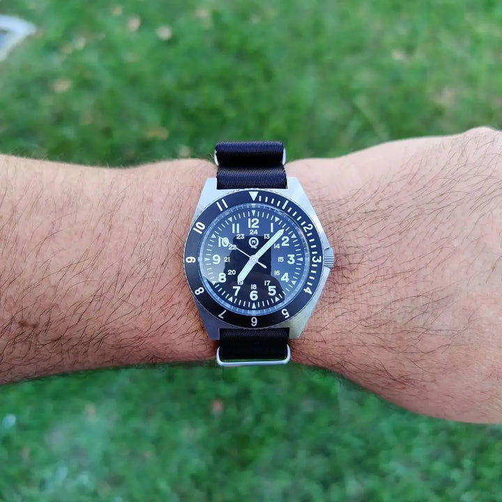 QM "Vietnam" Quartz Wristewatches  US Special Forces UDT Military Men's 300M Diver Super Light Japan VH31 Movement SM8019BA