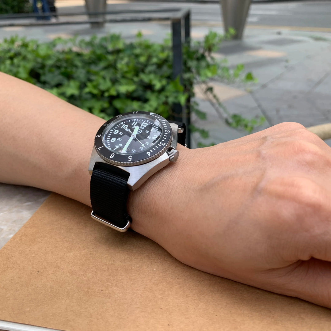 QM "Vietnam" Quartz Wristewatches  US Special Forces UDT Military Men's 300M Diver Super Light Japan VH31 Movement SM8019BA