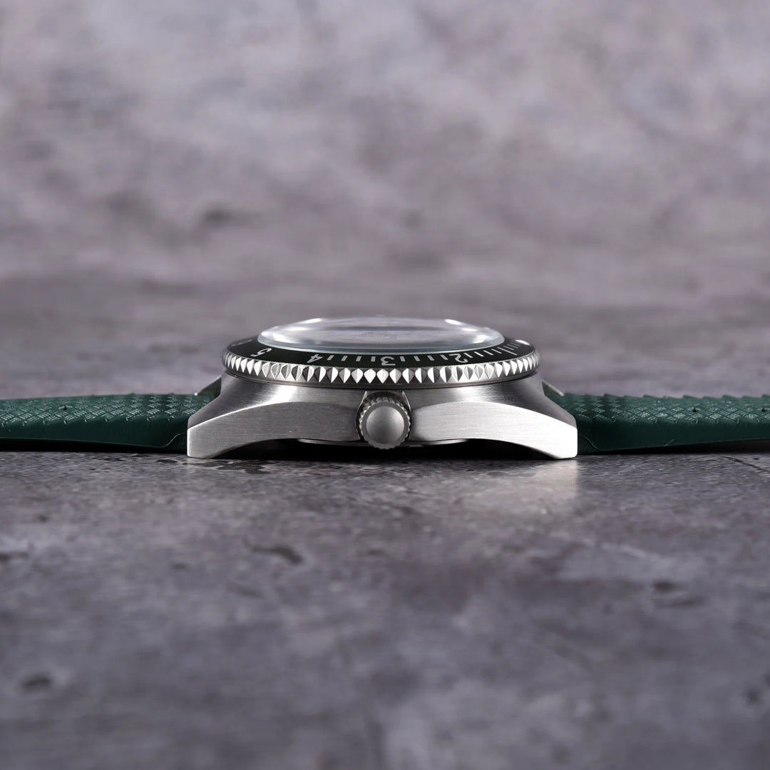 QM "Vietnam" Quartz Wristewatches  US Special Forces UDT Military Men's 300M Diver Super Light Japan VH31 Movement SM8019BA