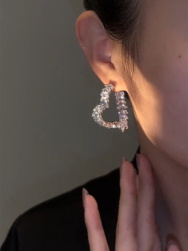 Light Extravagant Love Heart Women's Wheat Minimalist Fancy Earrings