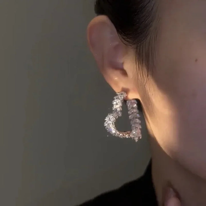 Korean Style Light Luxury Heavy Industry Love Niche Design Full of Zircon Leaves High-end Earrings for Women Jewelry.