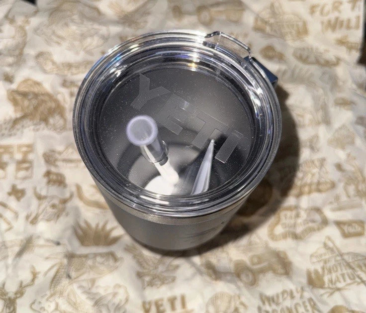 YETI Rambler 35 Oz whit Straw Lid and handle - New w/Tags Nordic Blue