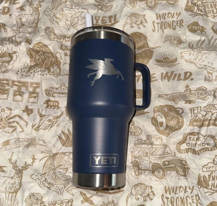 YETI Rambler 35 Oz whit Straw Lid and handle - New w/Tags Nordic Blue