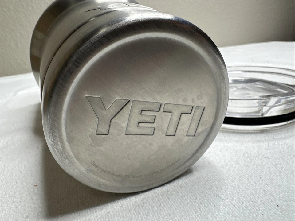 Yeti Rambler 30 oz. Stainless Steel Tumbler Travel Mug with Lid